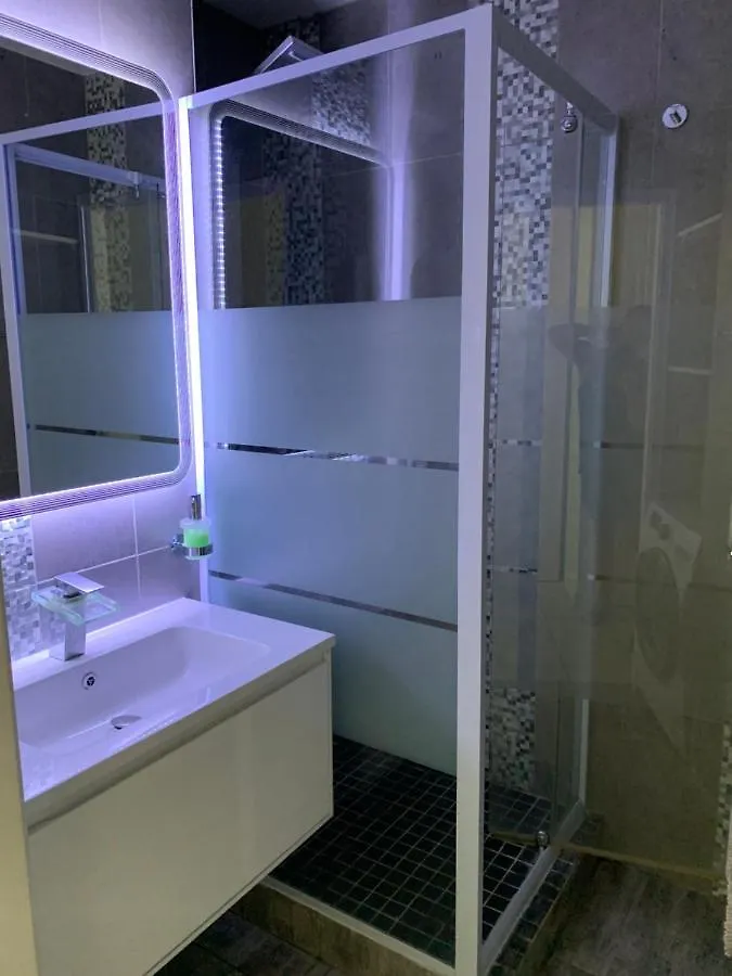 Апартаменты Royal Standing- Terrasse & Parking Prive Эвиан-ле-Бен Франция